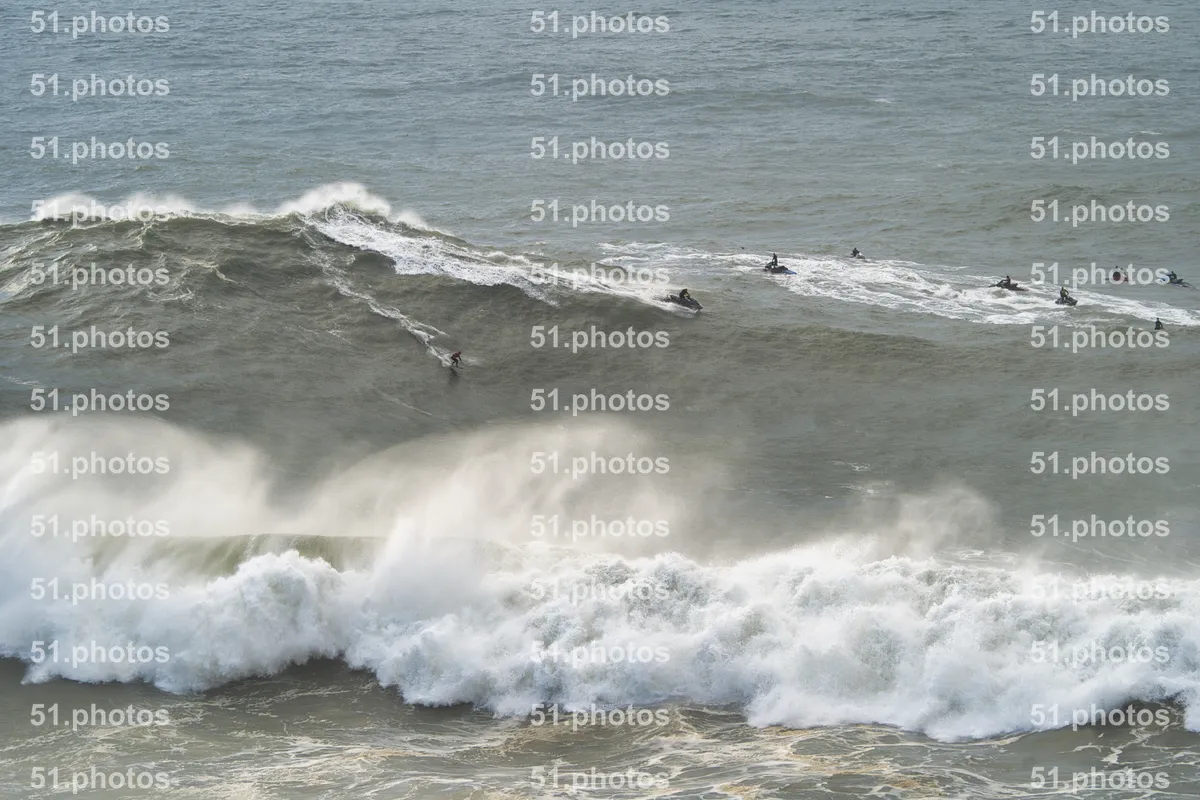 Surfing shot by Lars Van der Veen in Praia Norte