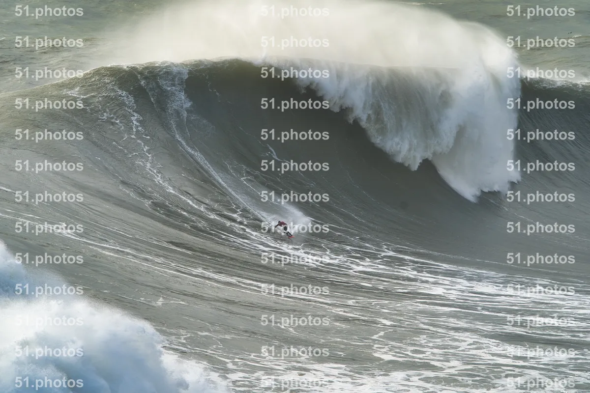 Surfing shot by Lars Van der Veen in Praia Norte