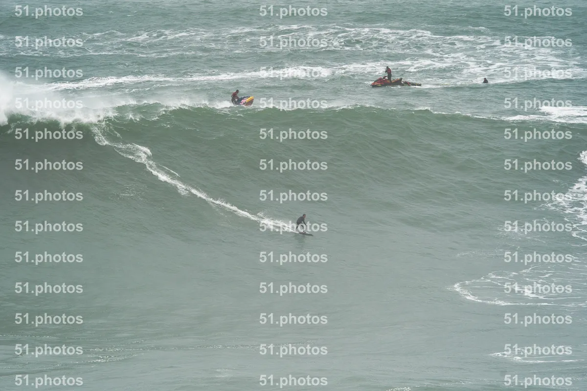 Surfing shot by Lars Van der Veen in Praia Norte