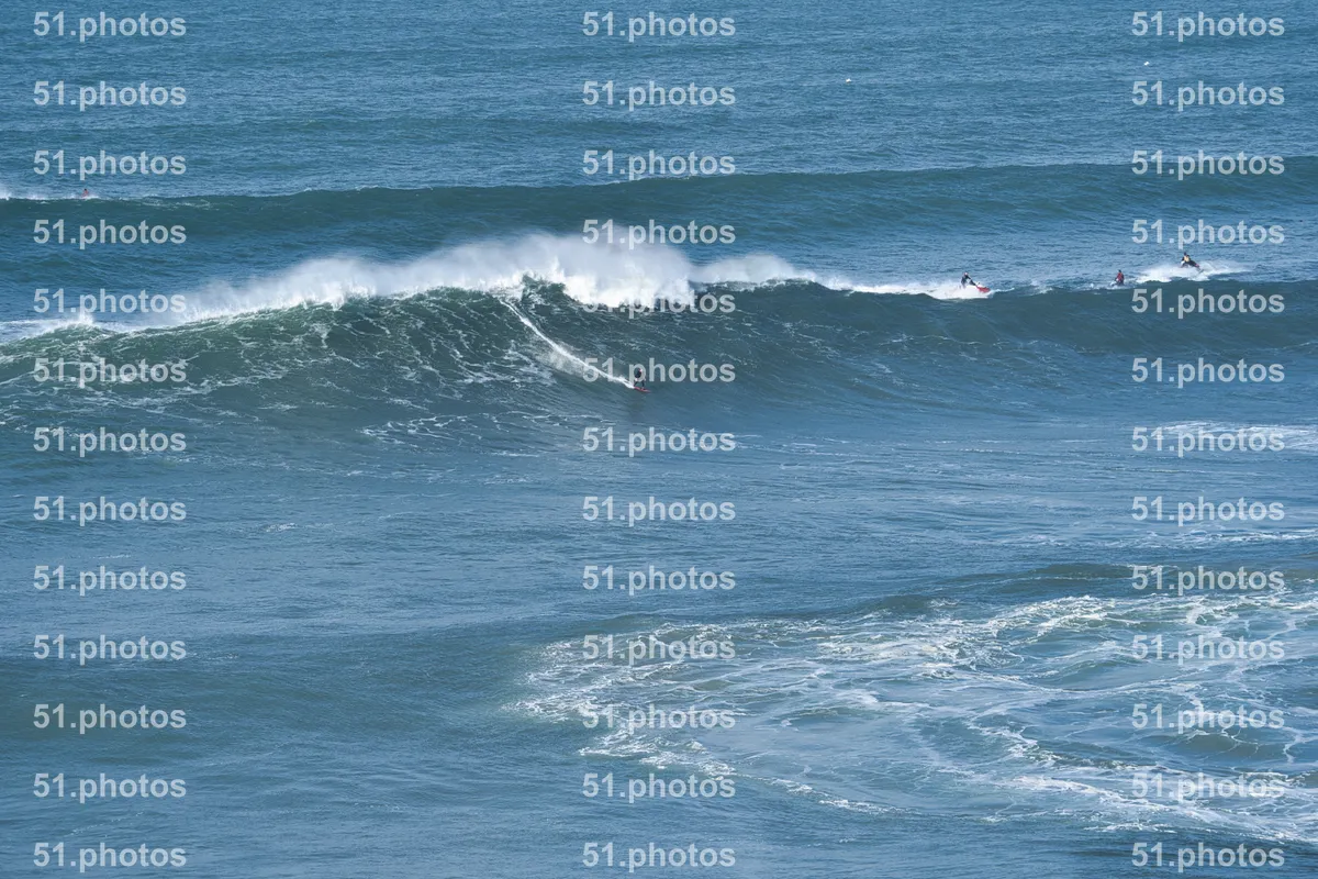 Surfing shot by Lars Van der Veen in Praia Norte