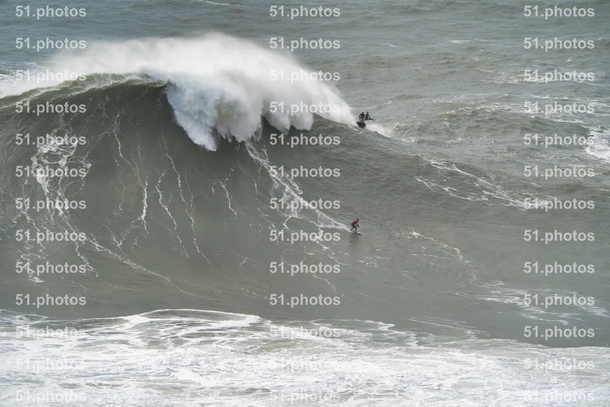 Surfing shot by Lars Van der Veen in Praia Norte
