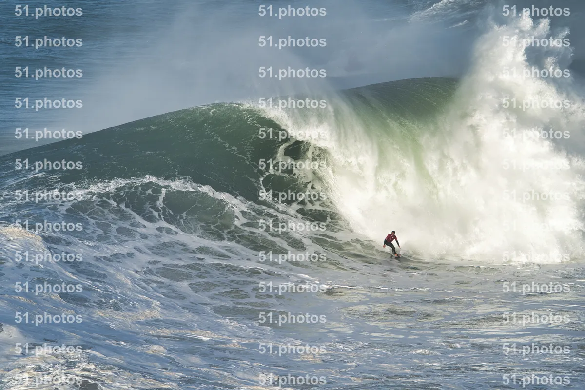 Surfing shot by Lars Van der Veen in Praia Norte