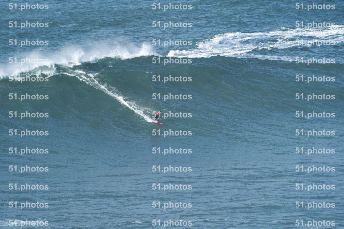 Surfing shot by Lars Van der Veen in Praia Norte