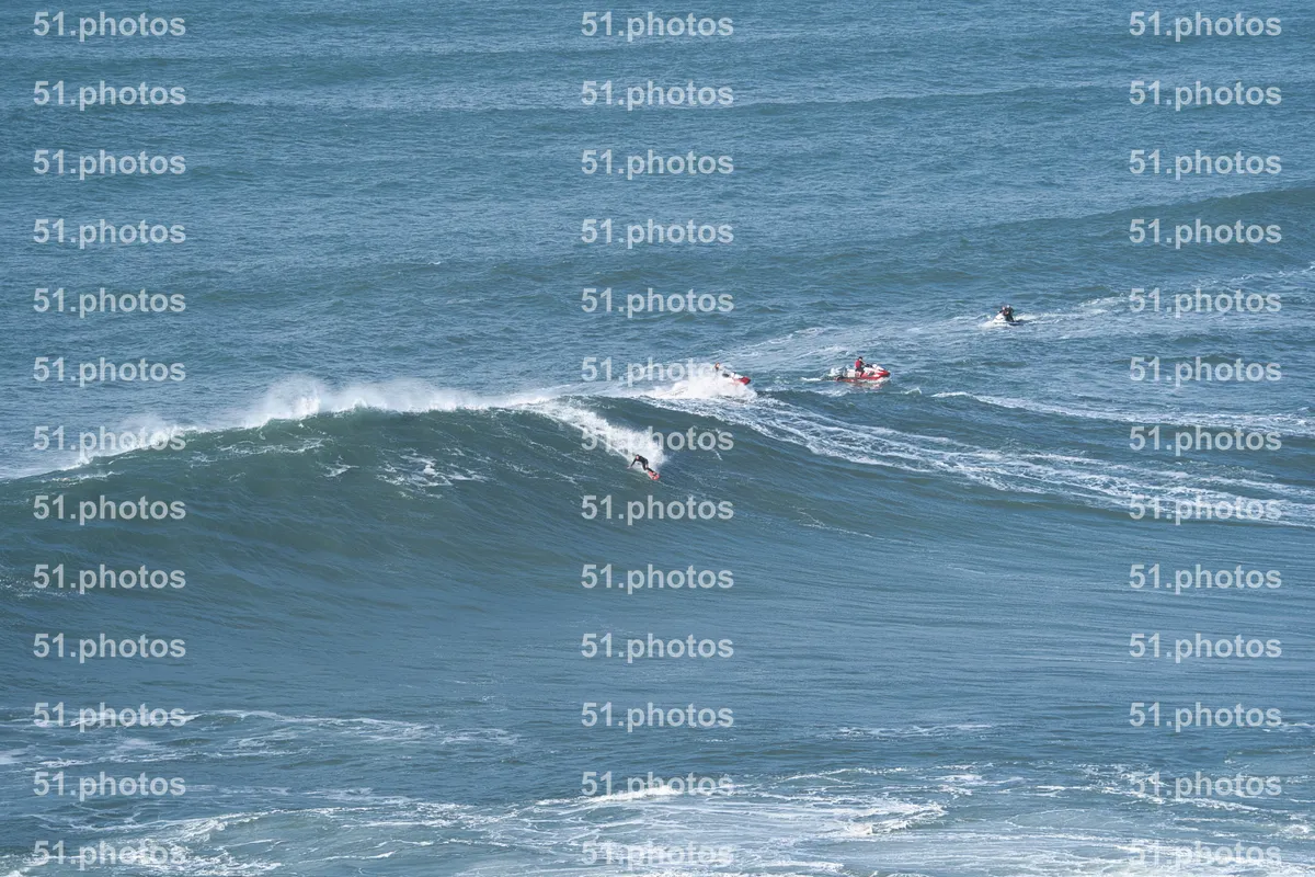 Surfing shot by Lars Van der Veen in Praia Norte