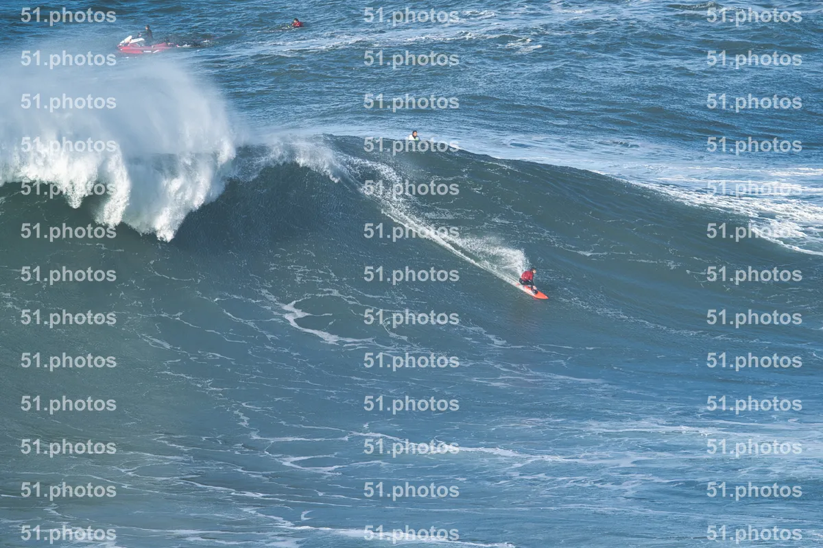 Surfing shot by Lars Van der Veen in Praia Norte