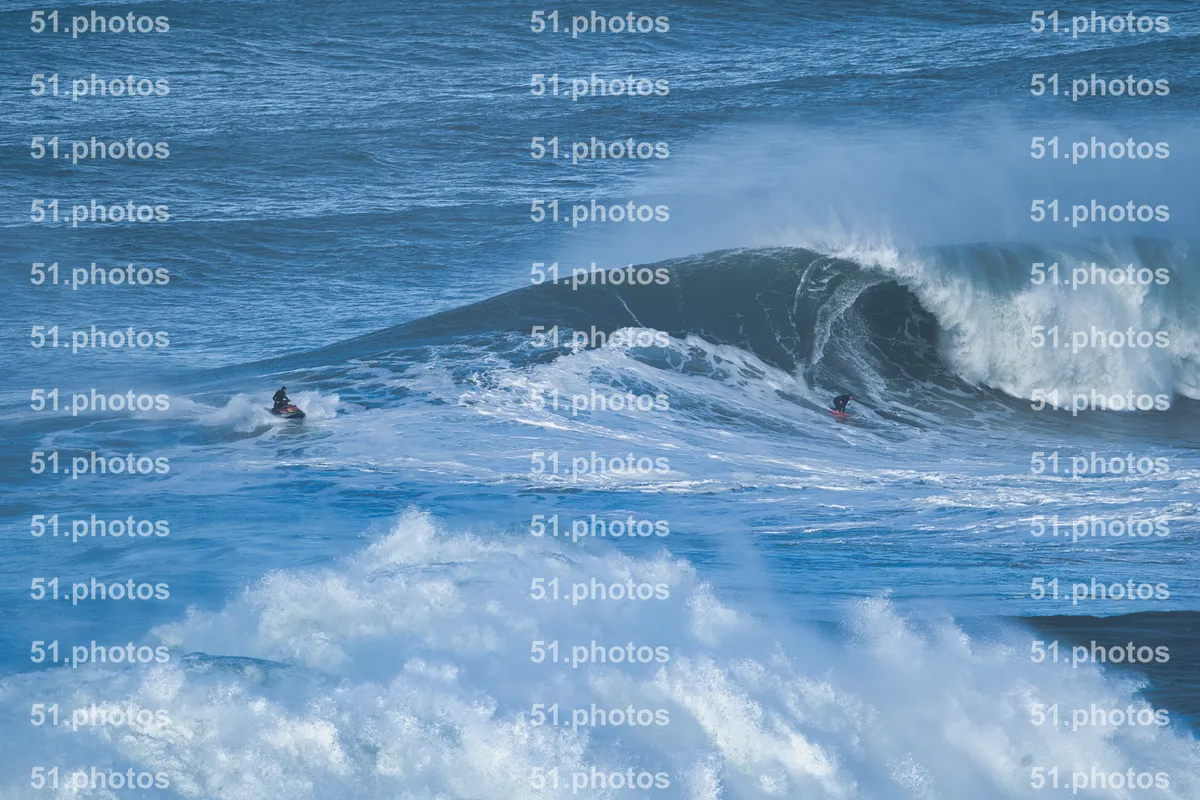 Surfing shot by Lars Van der Veen in Praia Norte