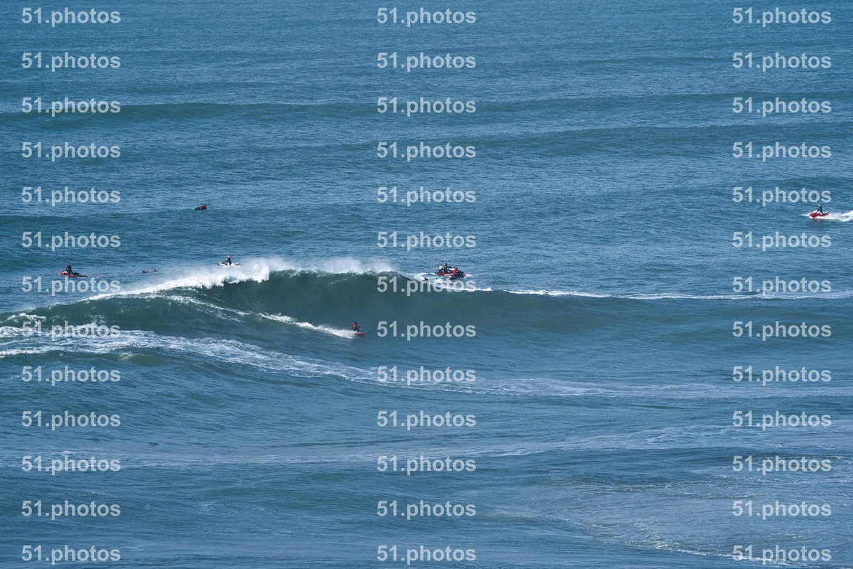 Surfing shot by Lars Van der Veen in Praia Norte