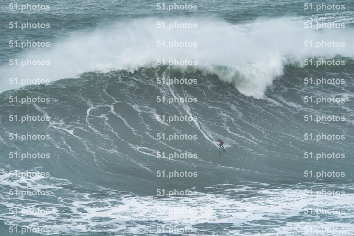 Surfing shot by Lars Van der Veen in Praia Norte