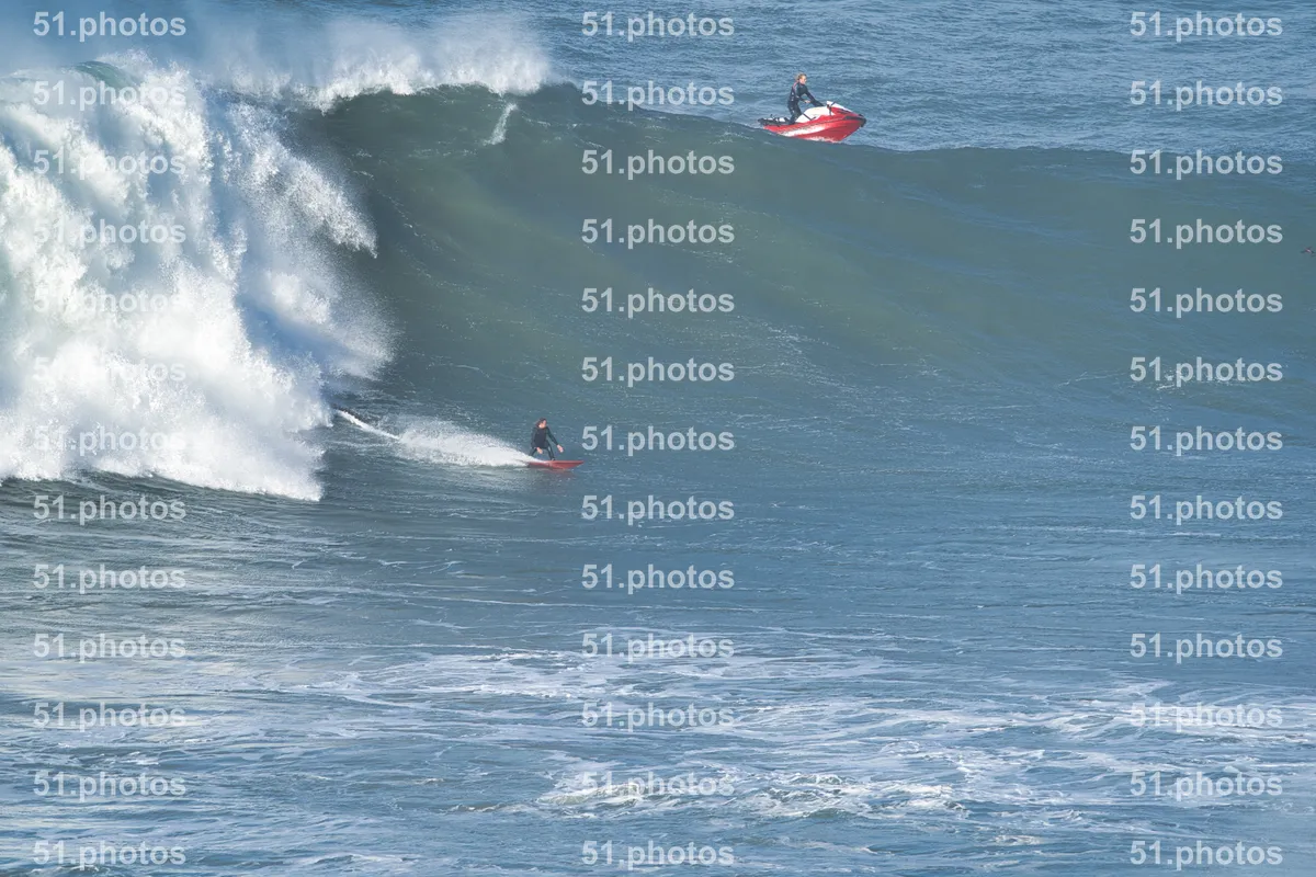 Surfing shot by Lars Van der Veen in Praia Norte