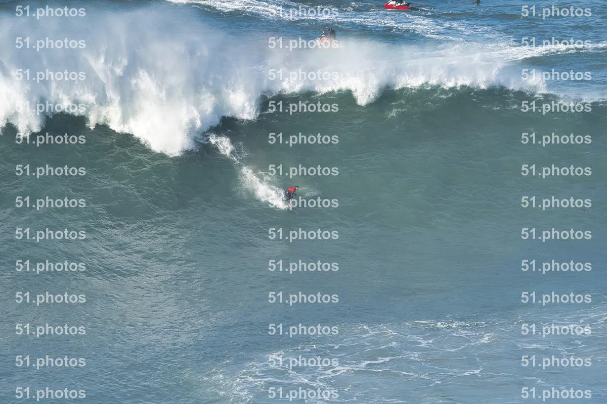 Surfing shot by Lars Van der Veen in Praia Norte