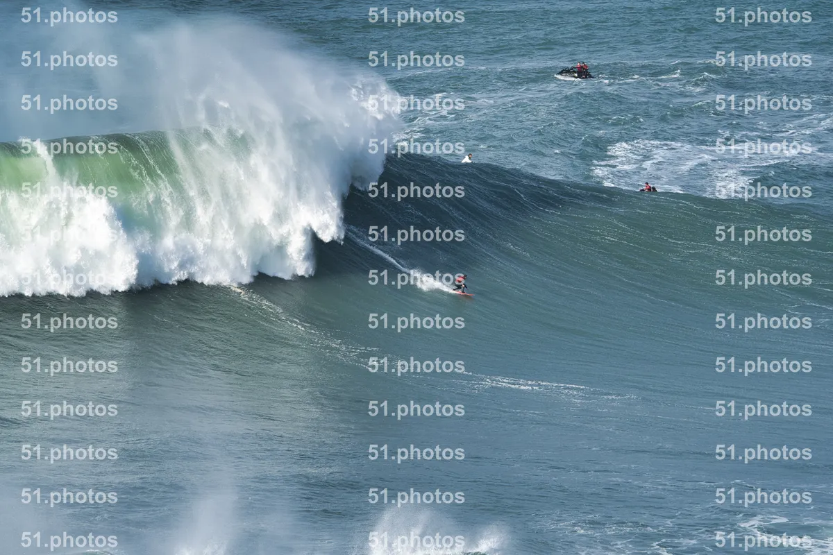 Surfing shot by Lars Van der Veen in Praia Norte