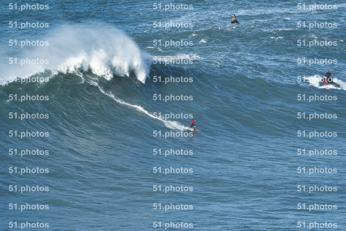 Surfing shot by Lars Van der Veen in Praia Norte