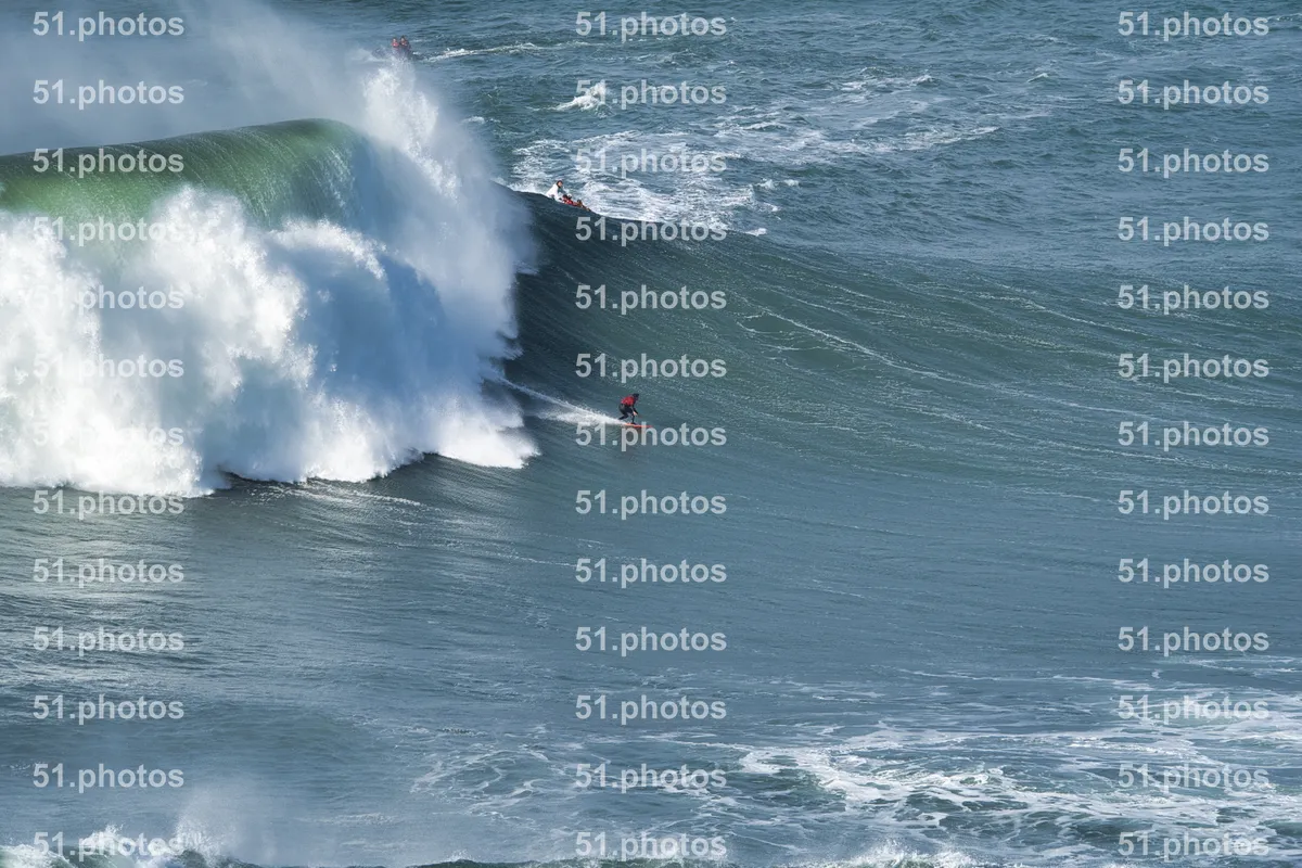 Surfing shot by Lars Van der Veen in Praia Norte