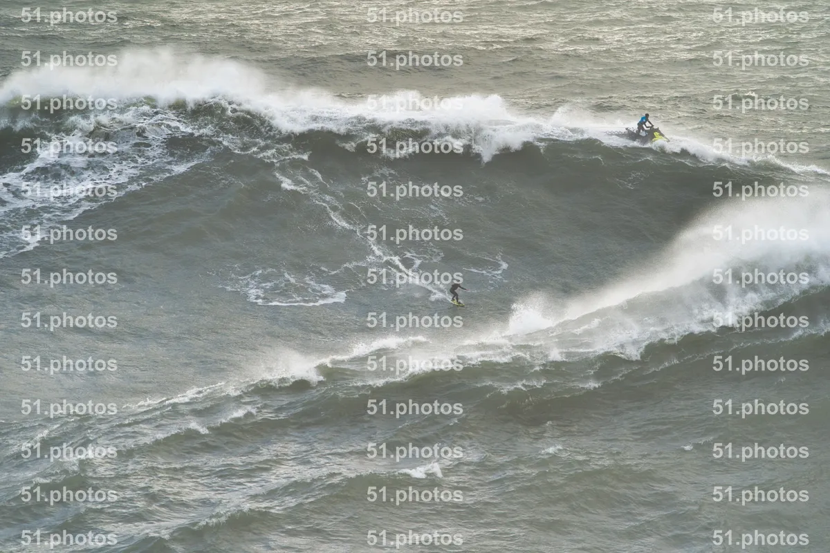 Surfing shot by Lars Van der Veen in Praia Norte