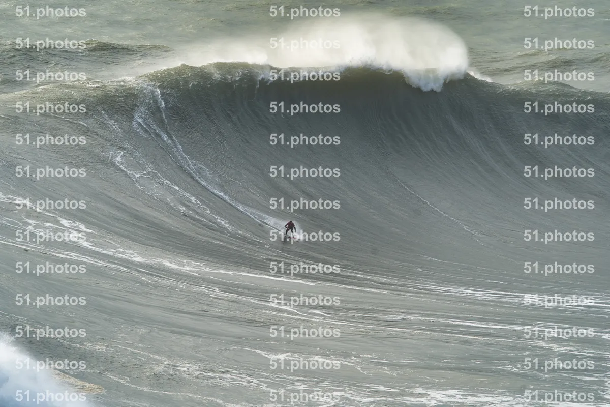 Surfing shot by Lars Van der Veen in Praia Norte