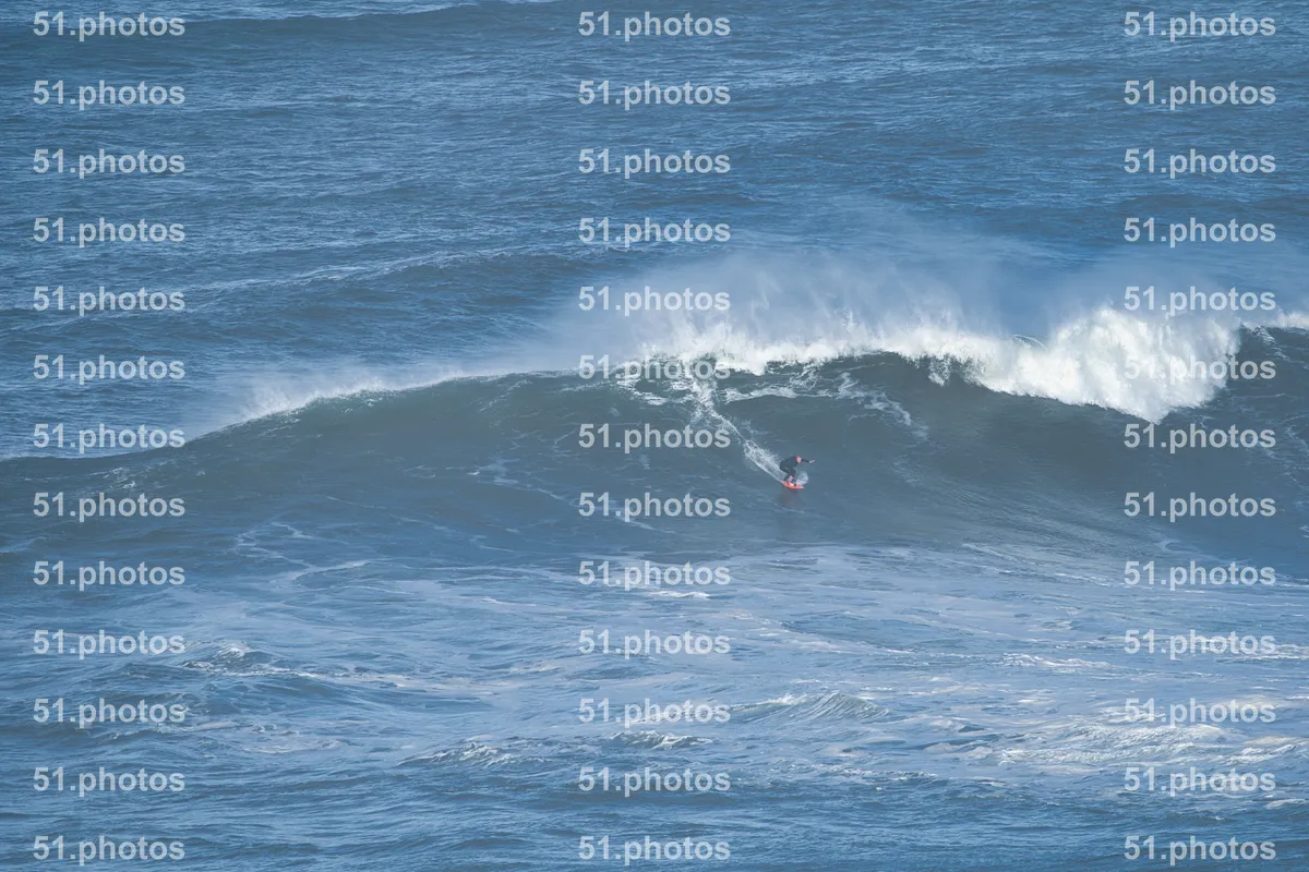 Surfing shot by Lars Van der Veen in Praia Norte