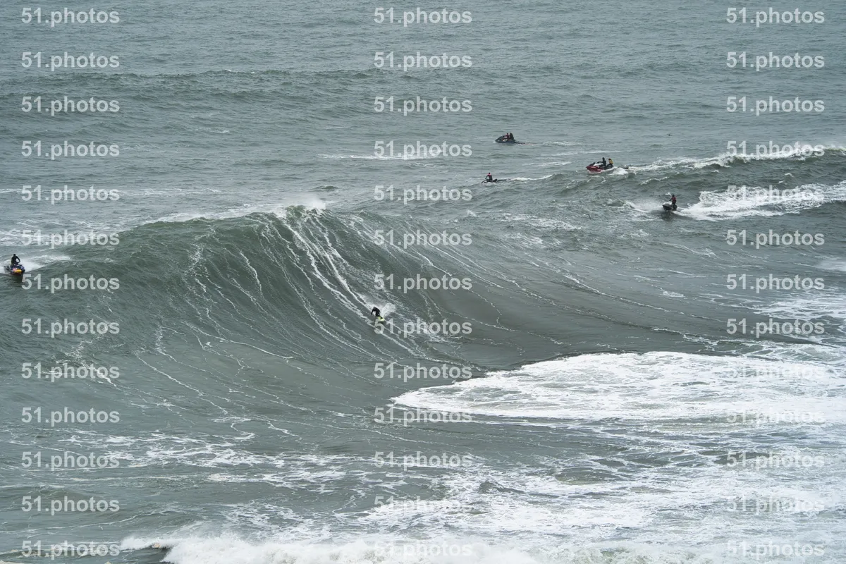 Surfing shot by Lars Van der Veen in Praia Norte