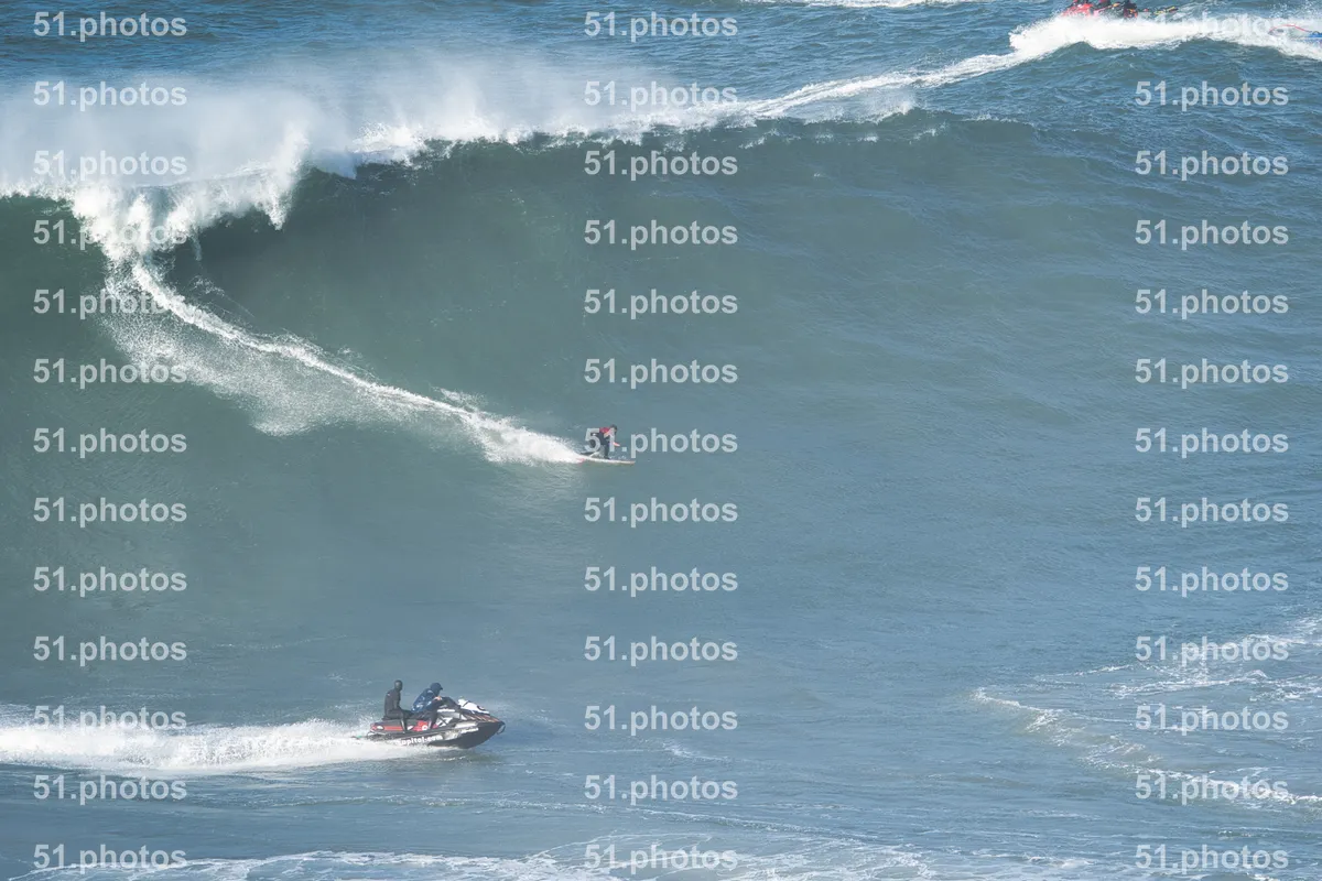 Surfing shot by Lars Van der Veen in Praia Norte