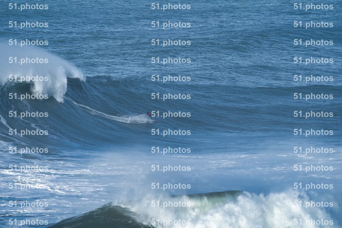 Surfing shot by Lars Van der Veen in Praia Norte