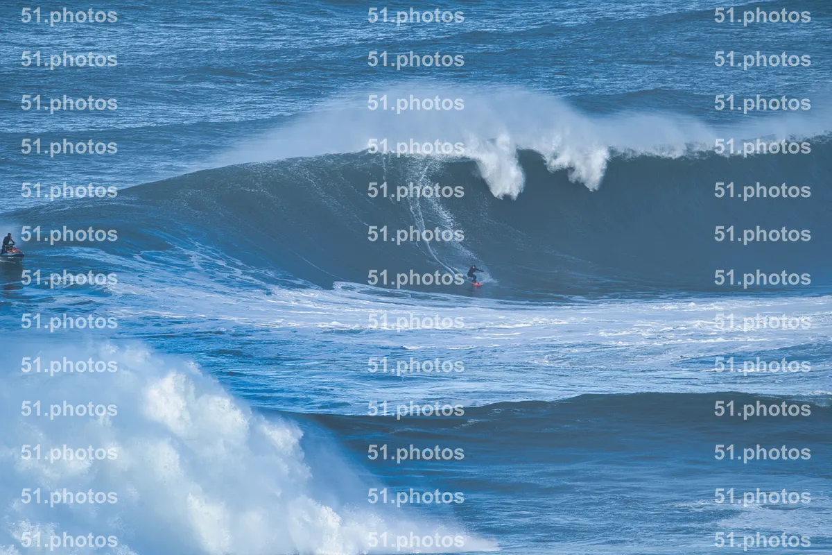 Surfing shot by Lars Van der Veen in Praia Norte