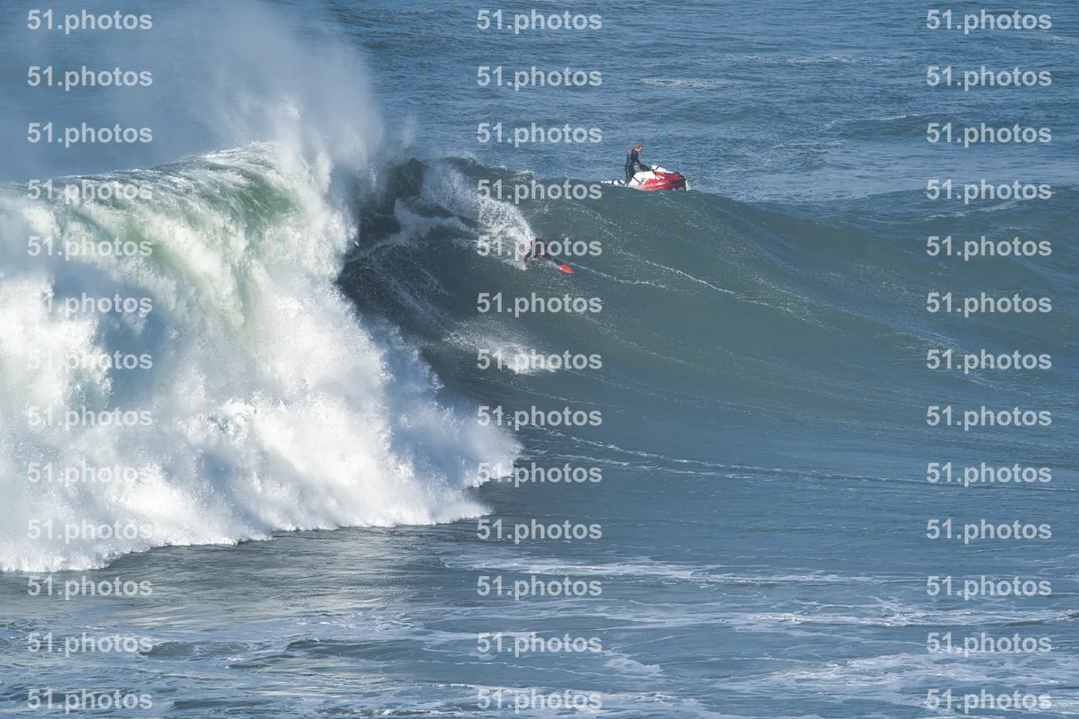 Surfing shot by Lars Van der Veen in Praia Norte