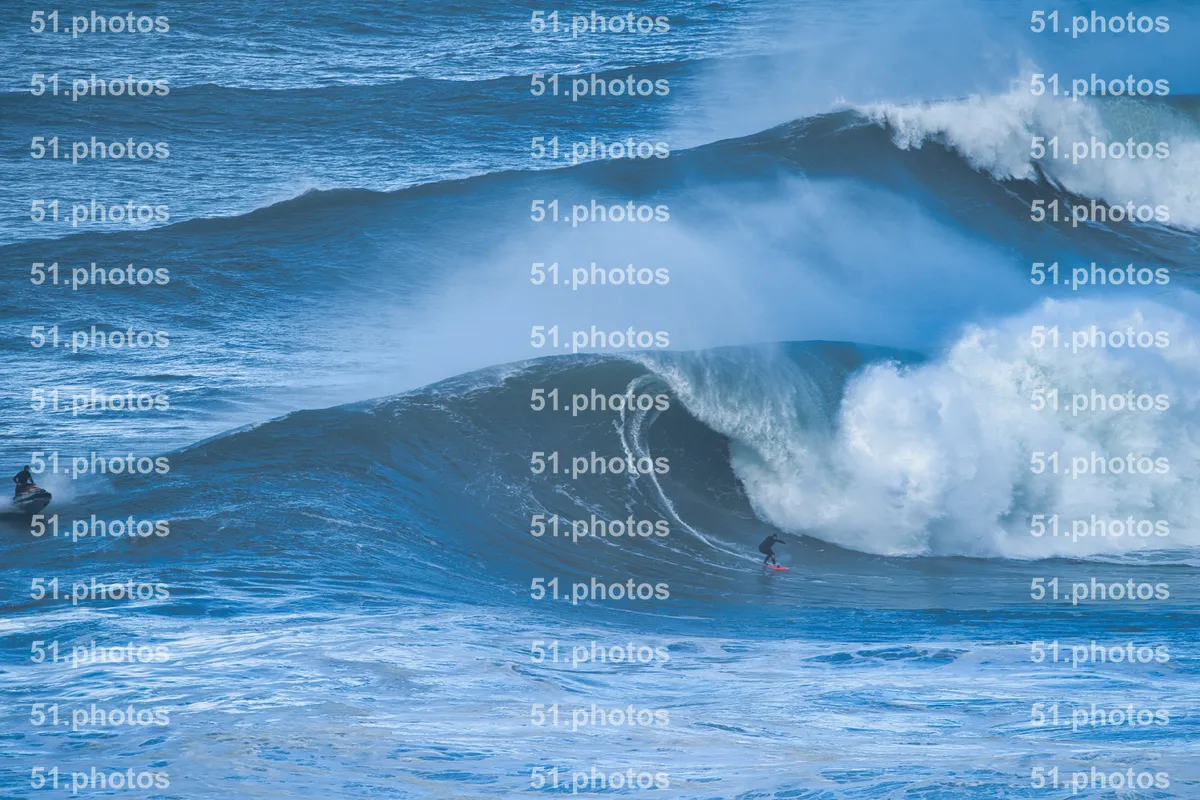 Surfing shot by Lars Van der Veen in Praia Norte