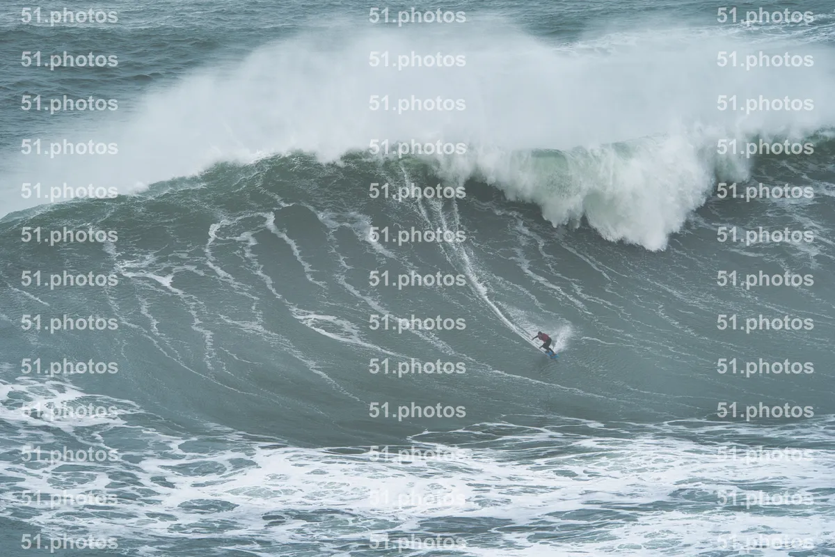 Surfing shot by Lars Van der Veen in Praia Norte