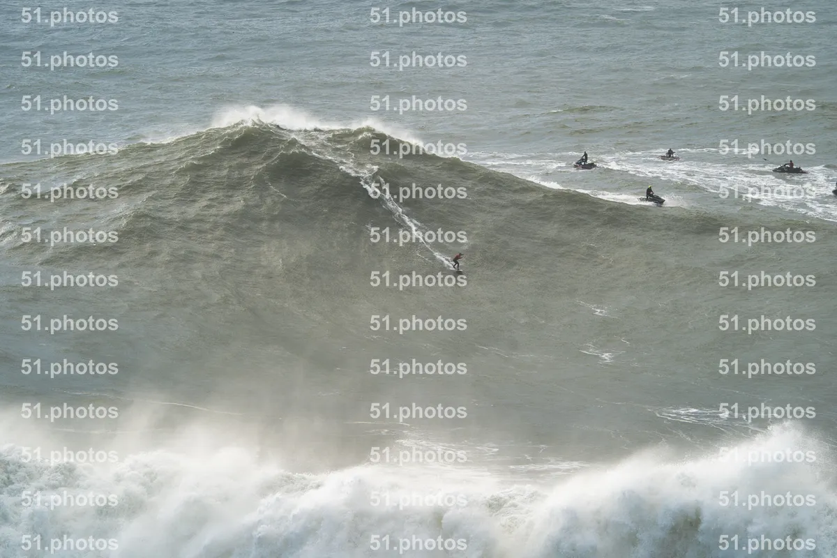 Surfing shot by Lars Van der Veen in Praia Norte