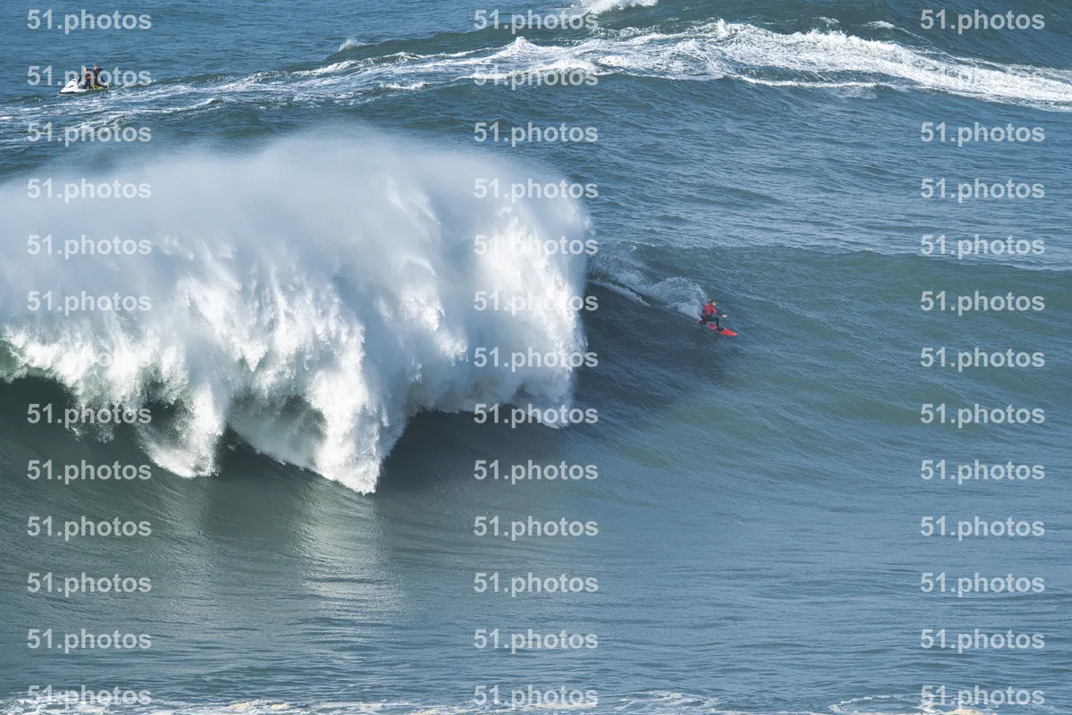 Surfing shot by Lars Van der Veen in Praia Norte