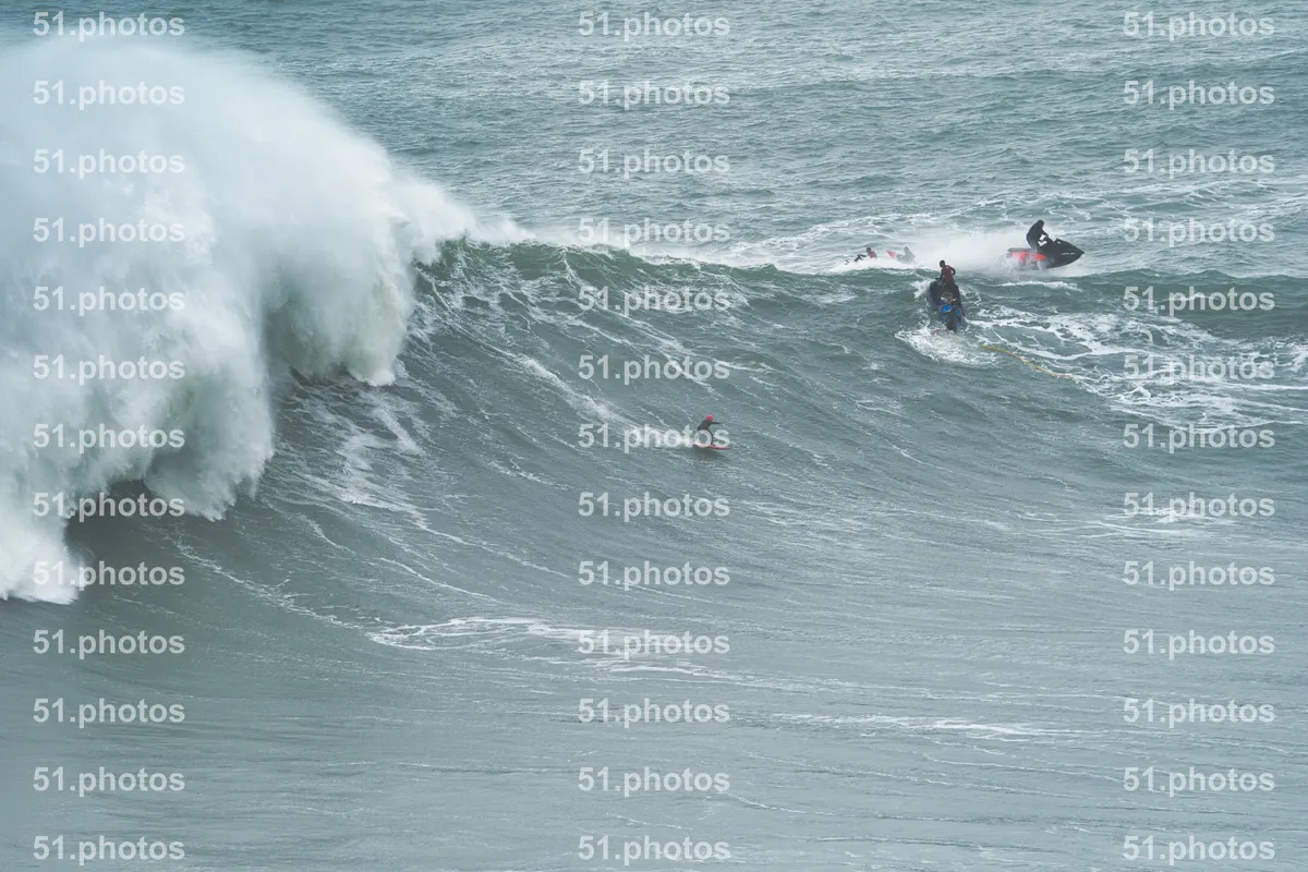 Surfing shot by Lars Van der Veen in Praia Norte