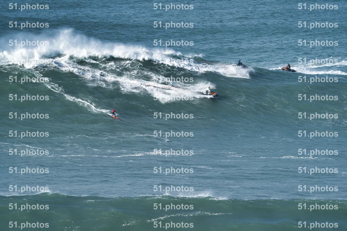 Surfing shot by Lars Van der Veen in Praia Norte