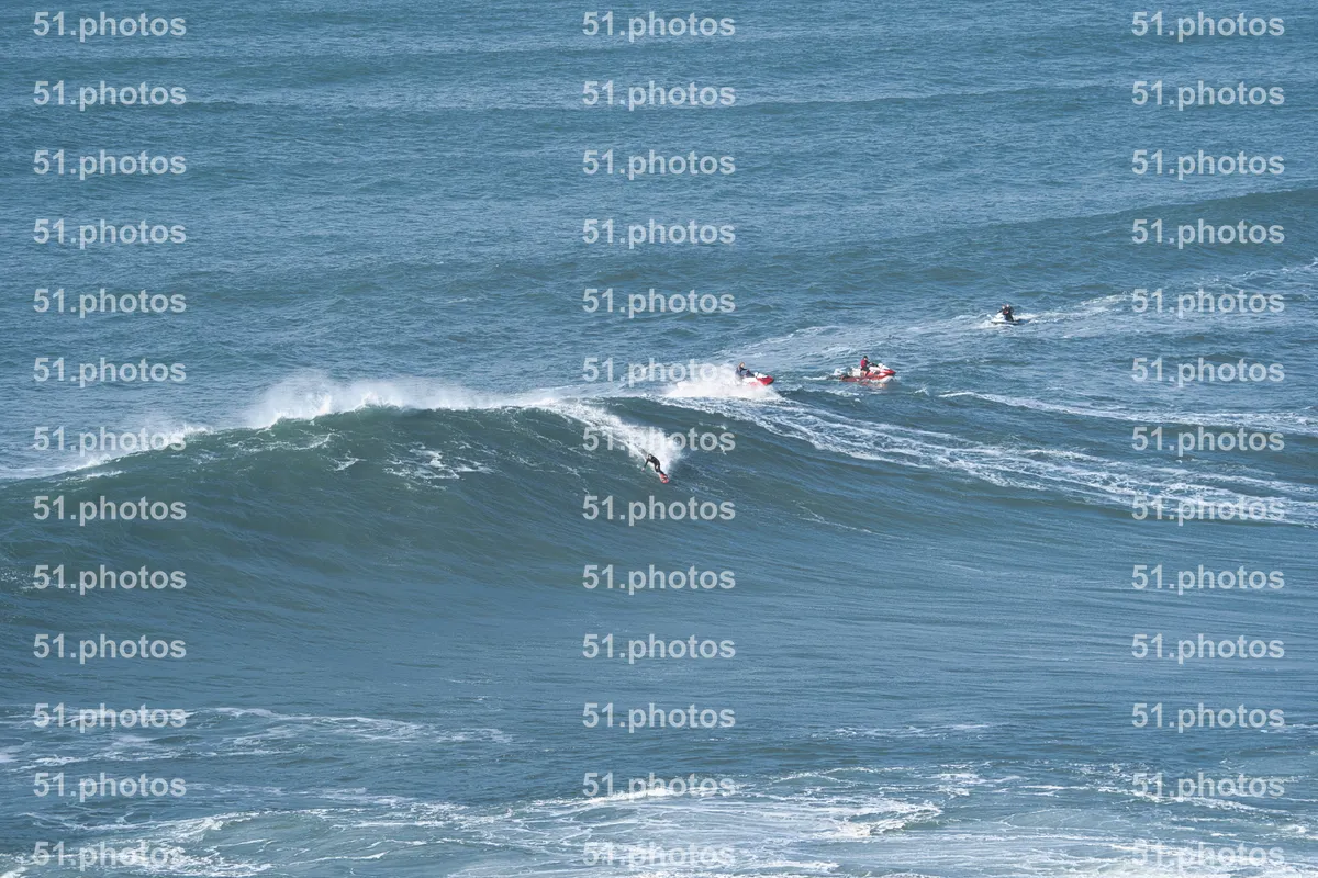 Surfing shot by Lars Van der Veen in Praia Norte