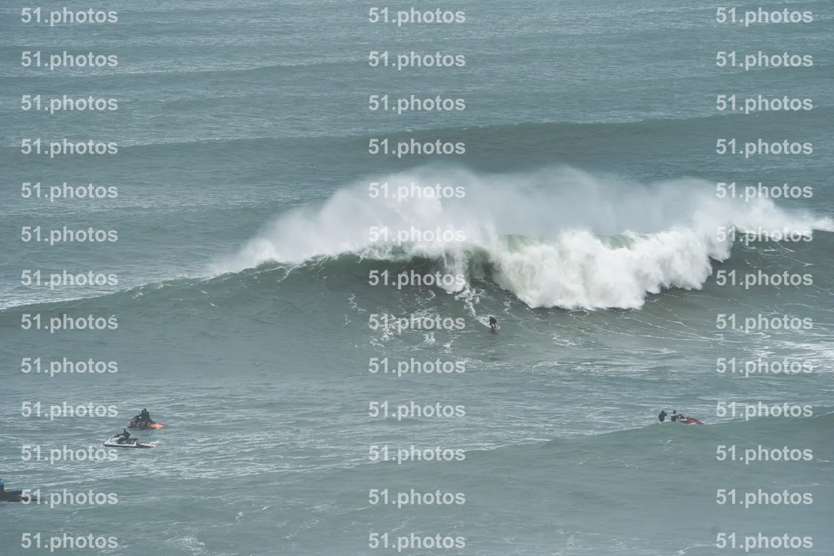 Surfing shot by Lars Van der Veen in Praia Norte