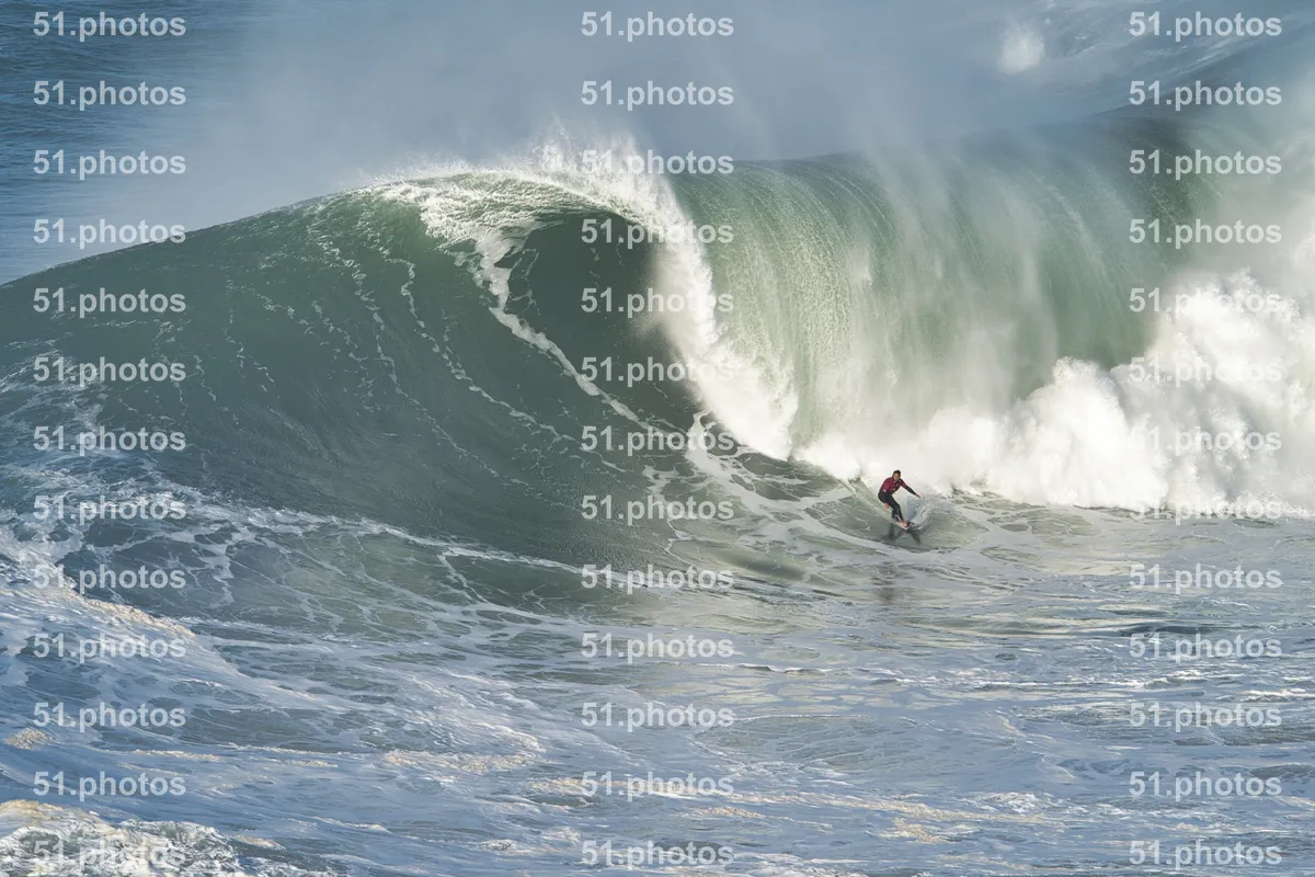 Surfing shot by Lars Van der Veen in Praia Norte