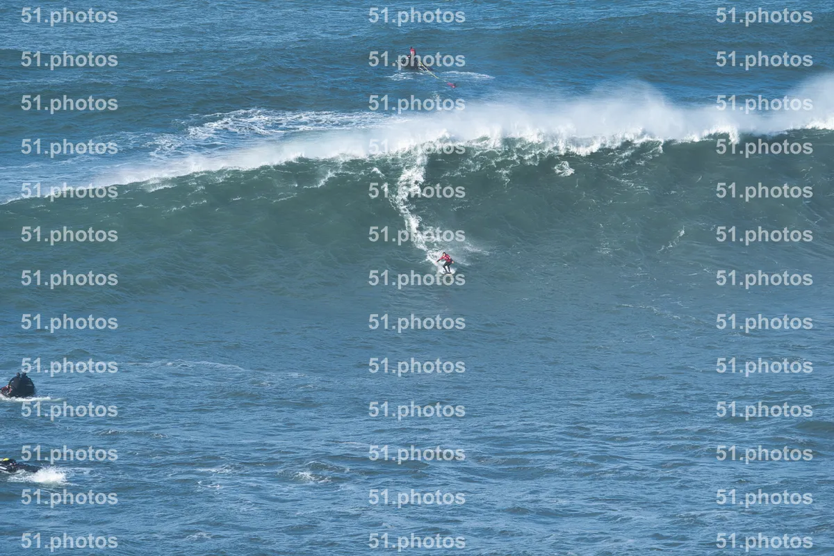 Surfing shot by Lars Van der Veen in Praia Norte