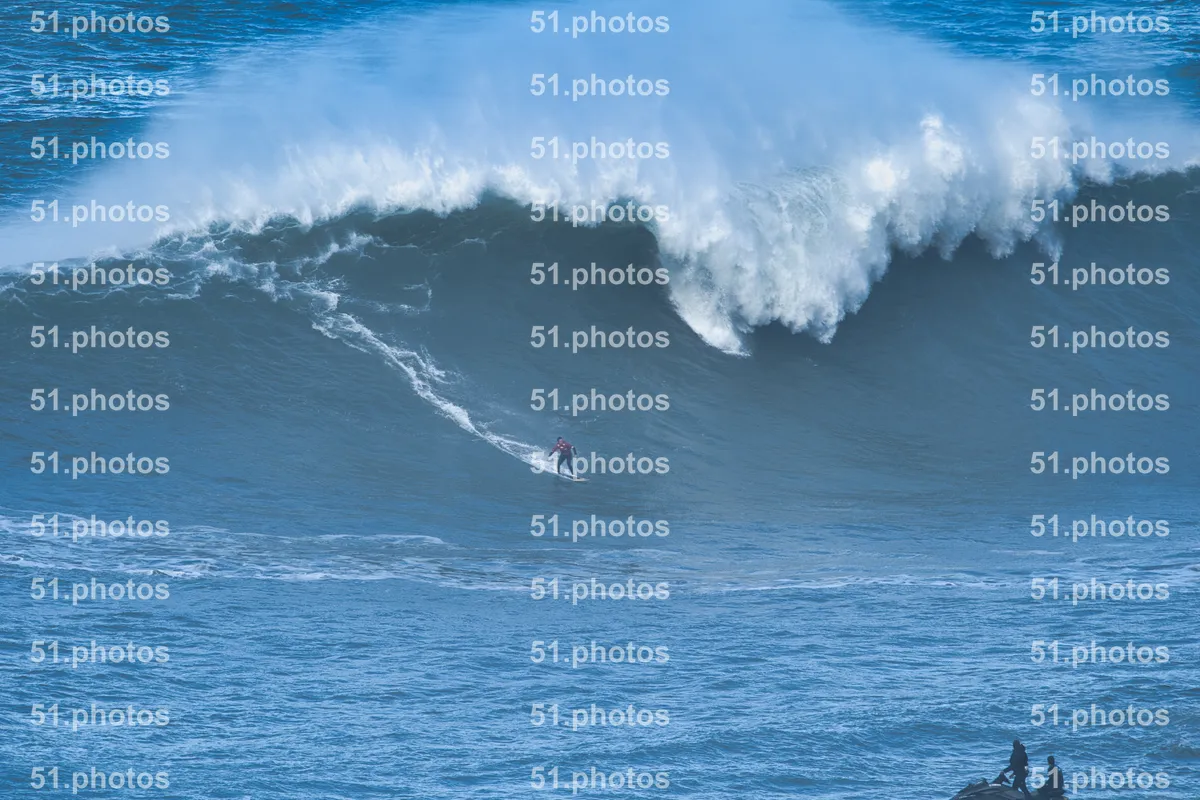 Surfing shot by Lars Van der Veen in Praia Norte