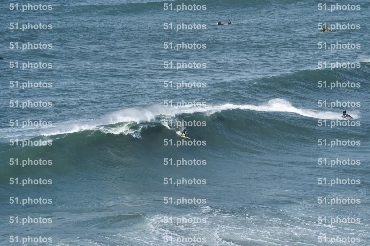 Surfing shot by Lars Van der Veen in Praia Norte