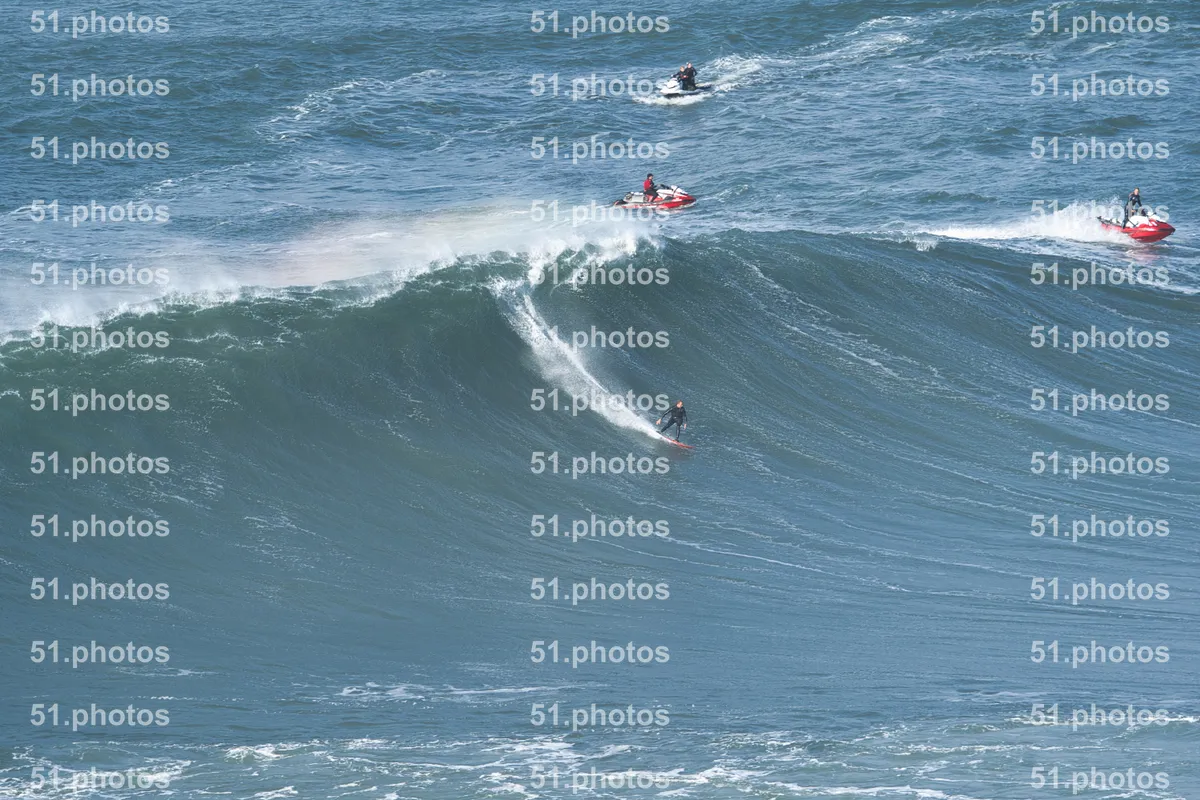 Surfing shot by Lars Van der Veen in Praia Norte