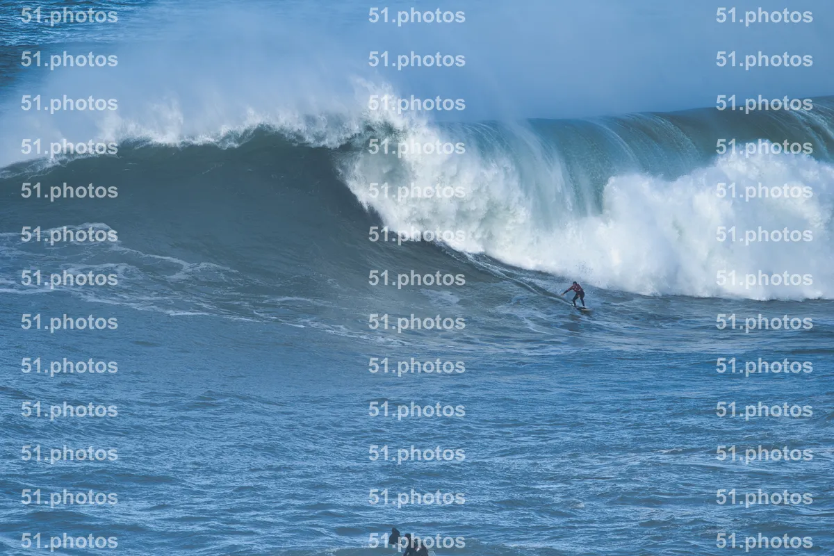 Surfing shot by Lars Van der Veen in Praia Norte