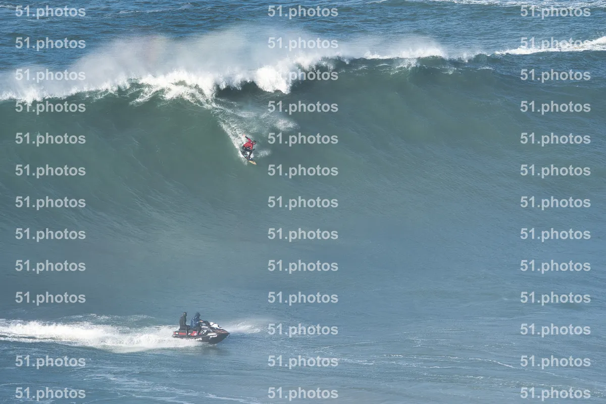 Surfing shot by Lars Van der Veen in Praia Norte